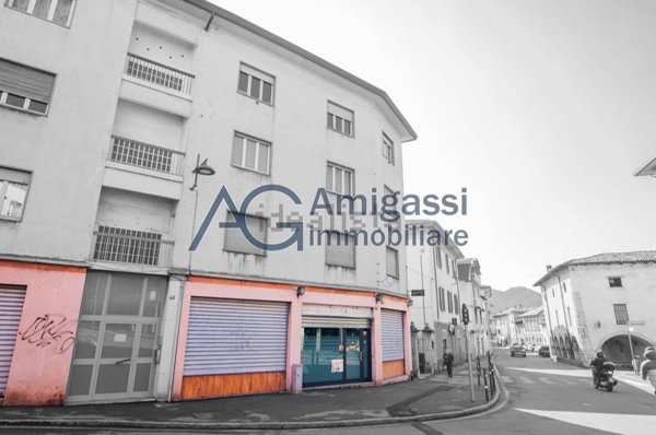 negozio in vendita ad Albino