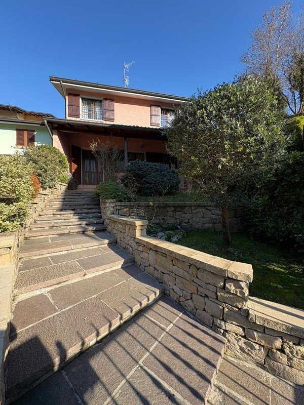 casa indipendente in vendita ad Albino