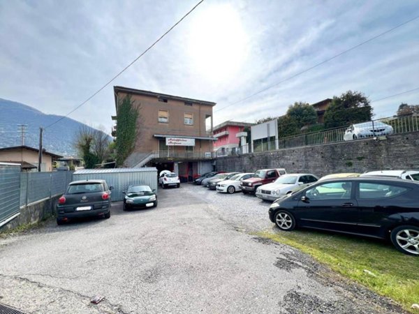 negozio in vendita ad Albino