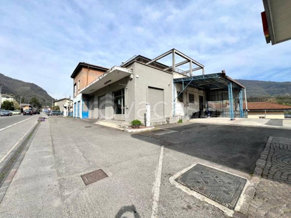 negozio in vendita ad Albino