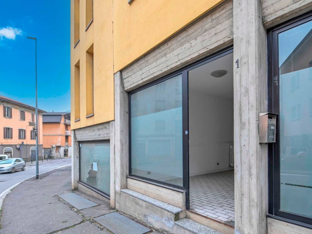 negozio in vendita ad Albino