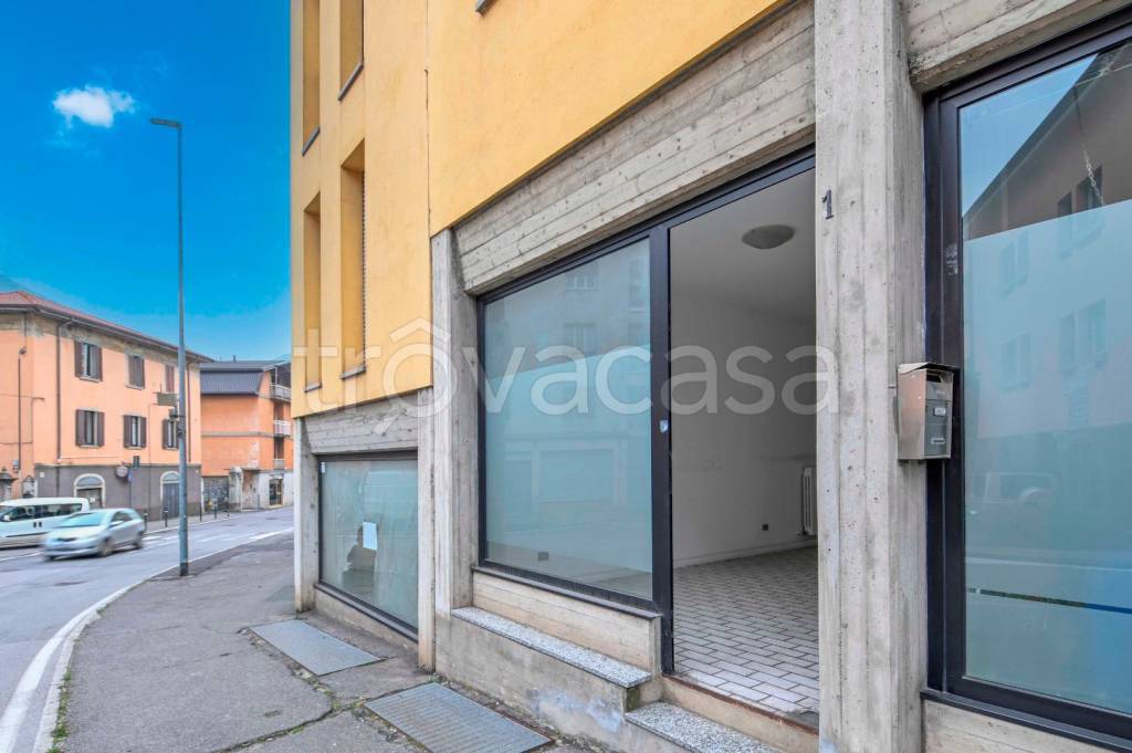 negozio in vendita ad Albino