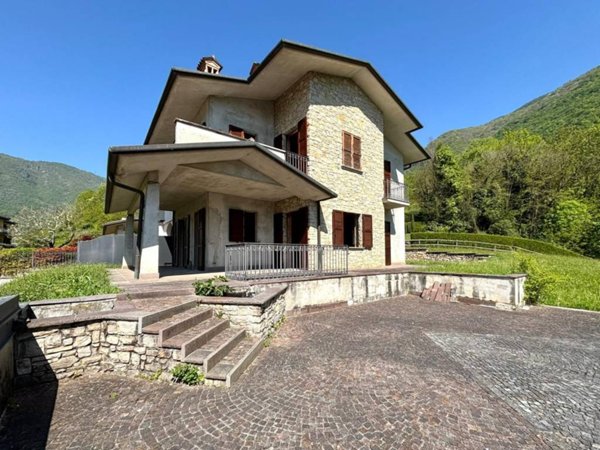 casa indipendente in vendita ad Albino