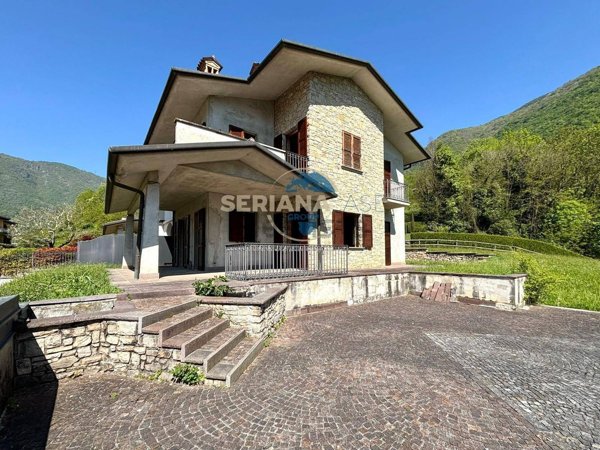 casa indipendente in vendita ad Albino