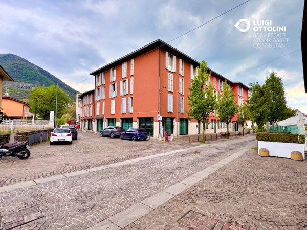 locale commerciale in vendita ad Albino