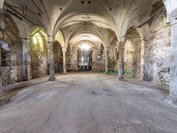 locale commerciale in vendita ad Albino