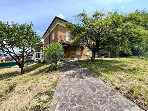 casa indipendente in vendita ad Albino
