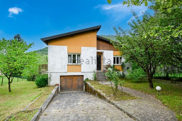casa indipendente in vendita ad Albino