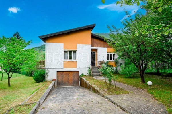 casa indipendente in vendita ad Albino