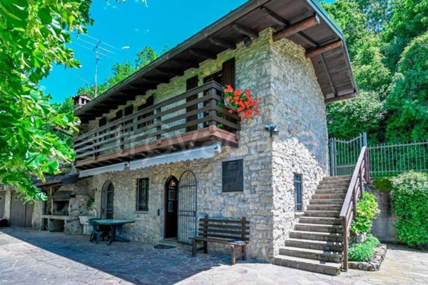 casa indipendente in vendita ad Albino