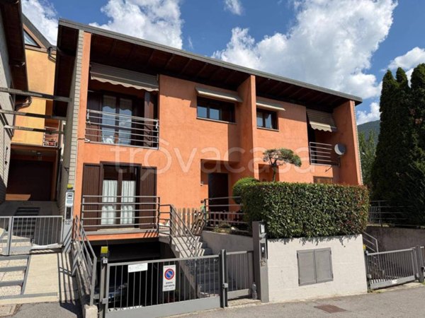 casa indipendente in vendita ad Albino