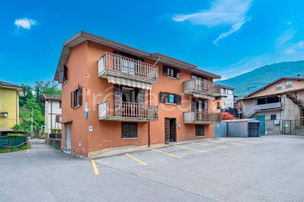 casa indipendente in vendita ad Albino
