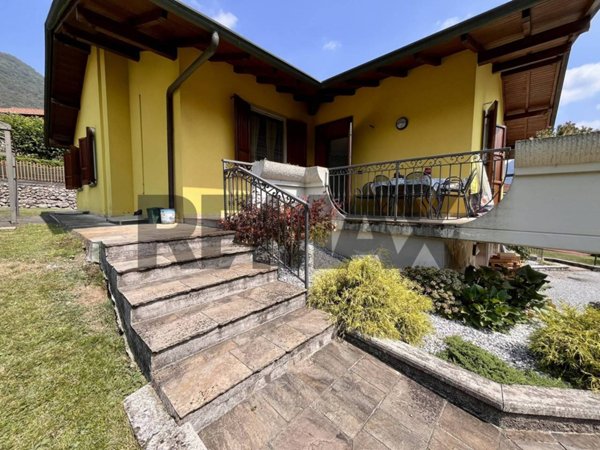 casa indipendente in vendita ad Albino