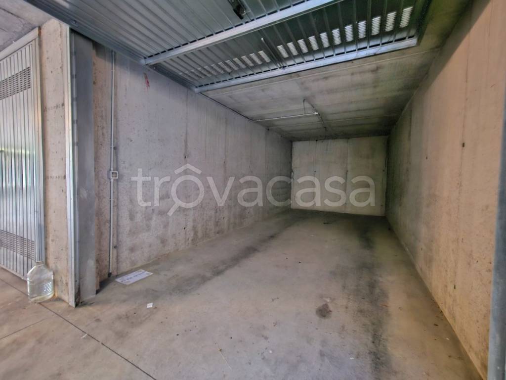 box auto in vendita ad Albino