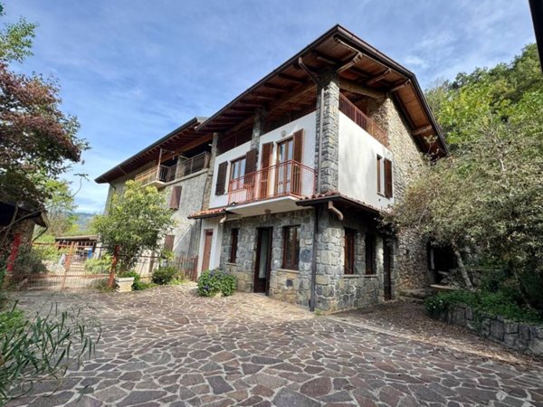 casa indipendente in vendita ad Albino
