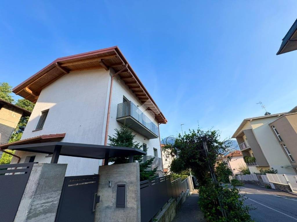 casa indipendente in vendita ad Albino