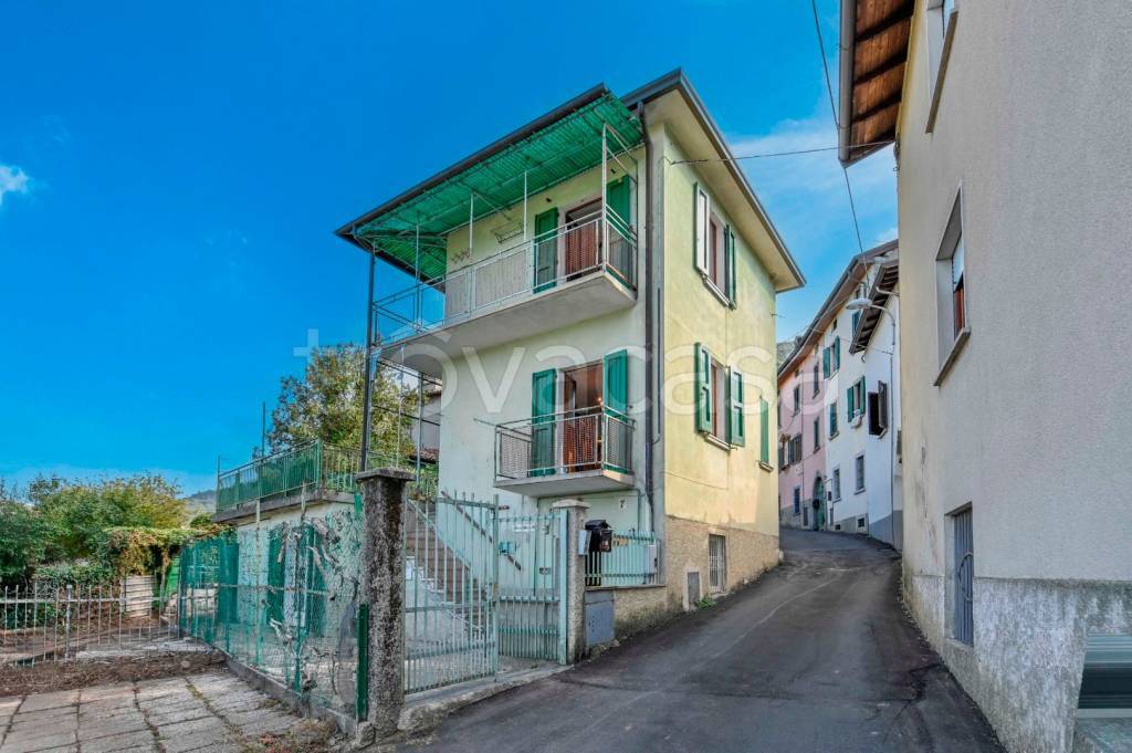 casa indipendente in vendita ad Albino