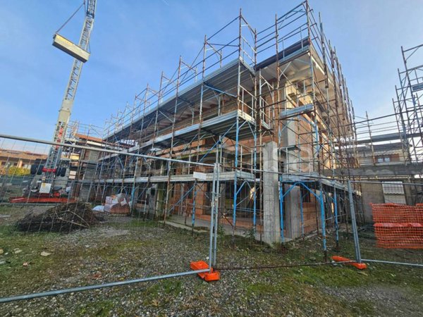 casa indipendente in vendita ad Almè