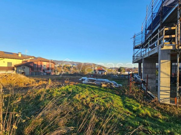 casa indipendente in vendita ad Almè