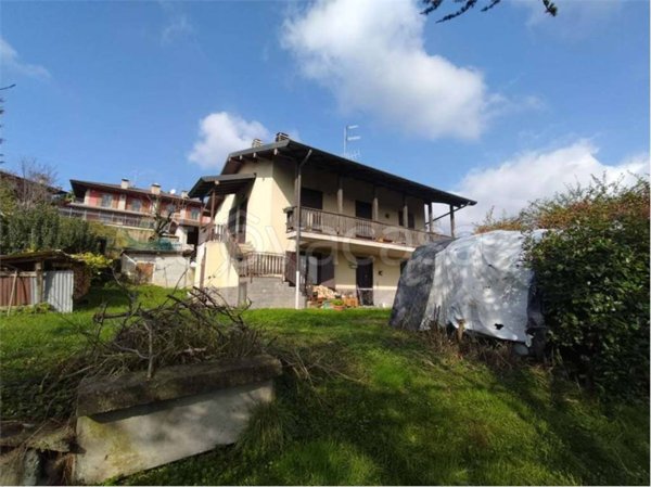 casa indipendente in vendita ad Almè