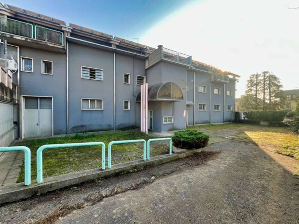 locale di sgombero in vendita ad Almè