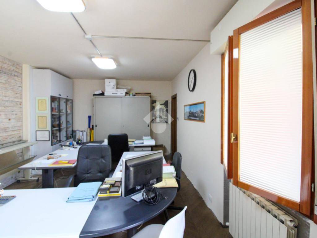 ufficio in vendita ad Almè
