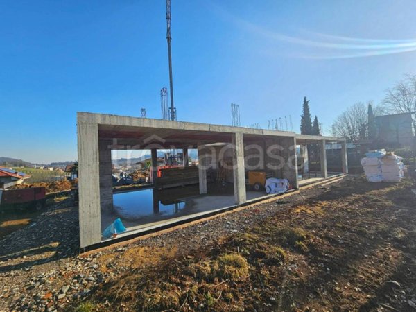 casa indipendente in vendita ad Almè