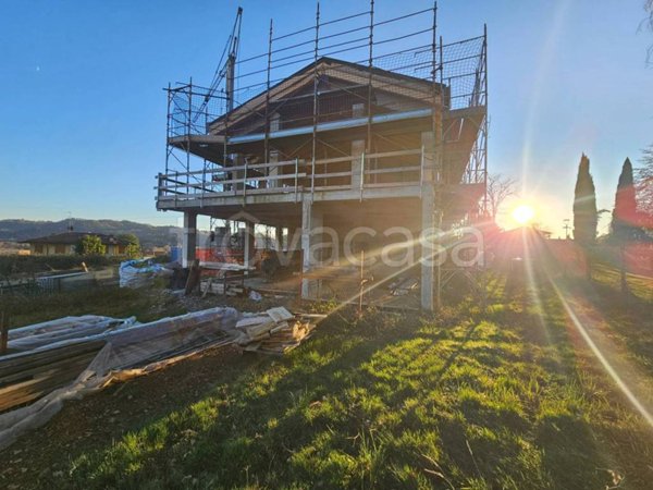 casa indipendente in vendita ad Almè