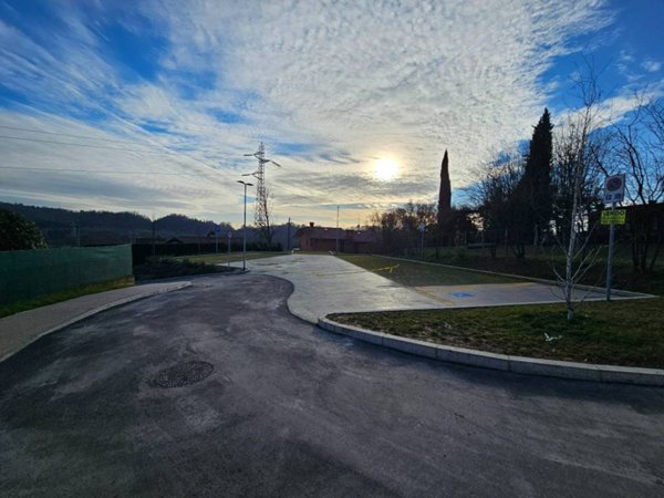 casa indipendente in vendita ad Almè