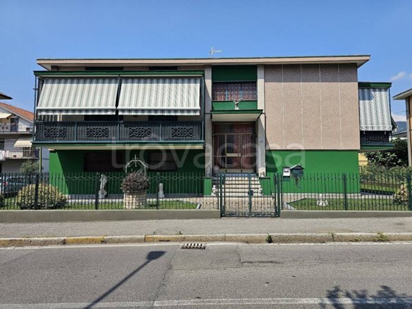 casa indipendente in vendita ad Almè