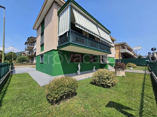 casa indipendente in vendita ad Almè