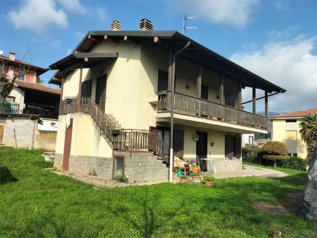 casa indipendente in vendita ad Almè