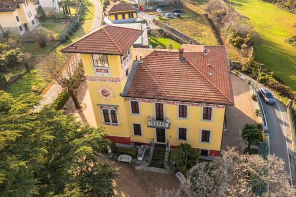 casa indipendente in vendita ad Almè