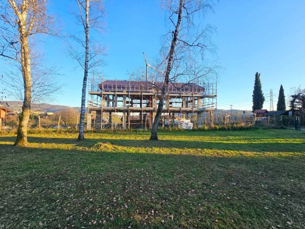 casa indipendente in vendita ad Almè