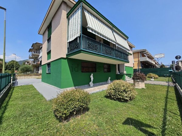 casa indipendente in vendita ad Almè