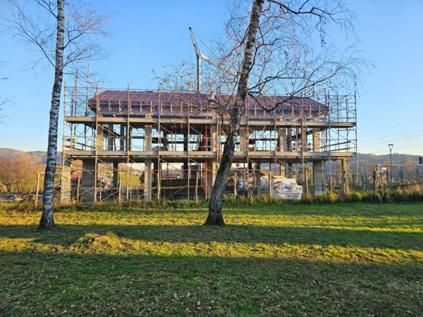 casa indipendente in vendita ad Almè