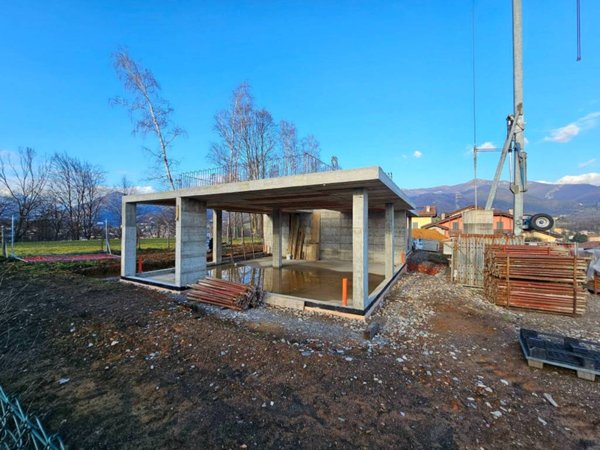casa indipendente in vendita ad Almè