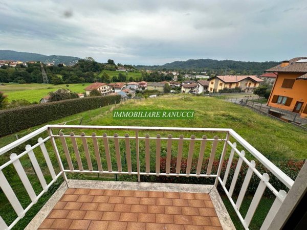 appartamento in vendita ad Almè
