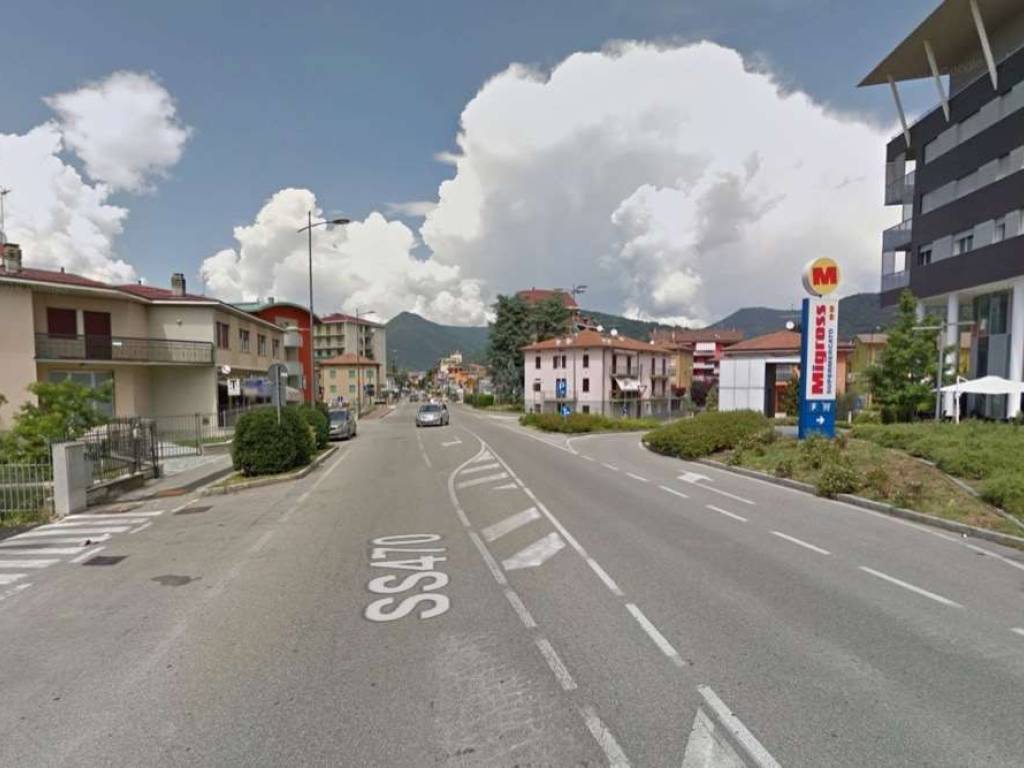 negozio in vendita ad Almè