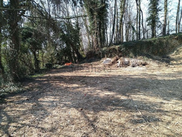 terreno edificabile in vendita ad Almè