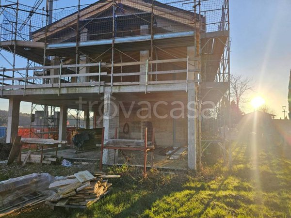 casa indipendente in vendita ad Almè