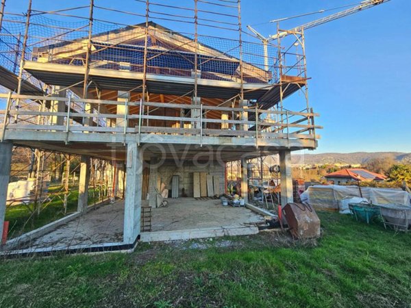 casa indipendente in vendita ad Almè