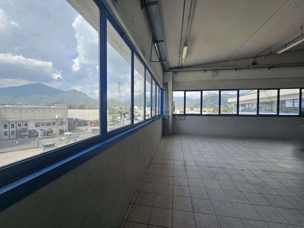 ufficio in vendita ad Almè