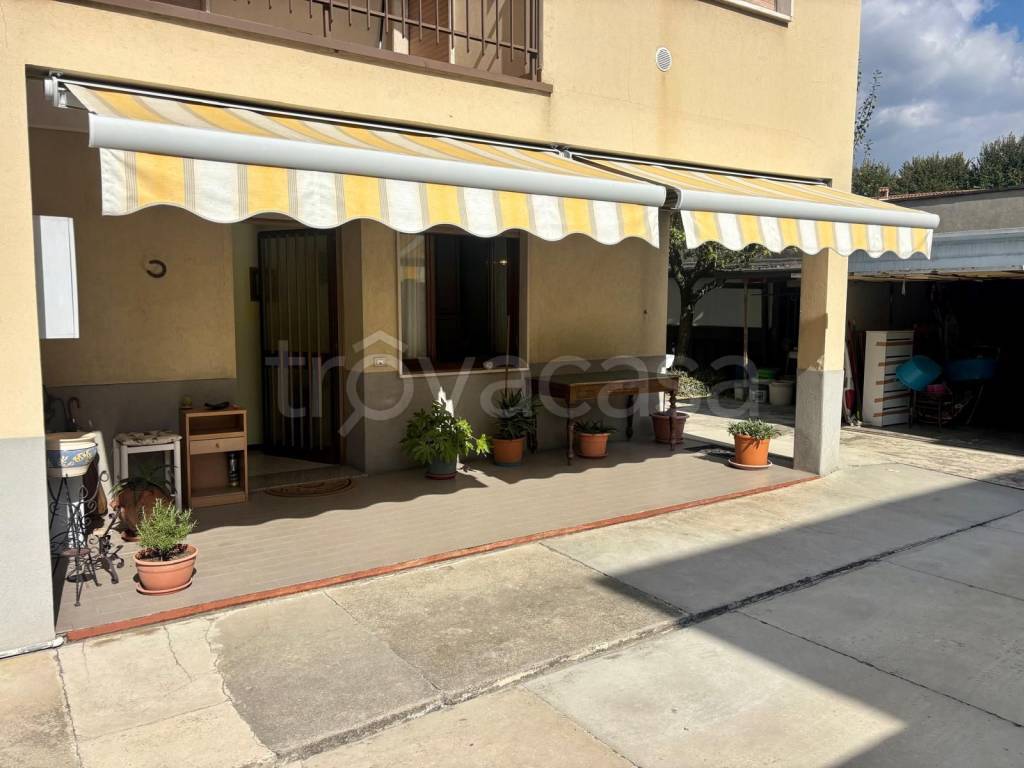 appartamento in vendita ad Almè