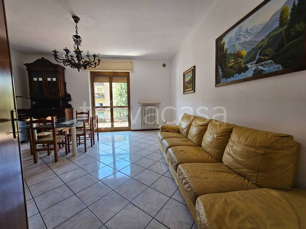 appartamento in vendita ad Almè