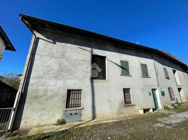 casa indipendente in vendita ad Almè