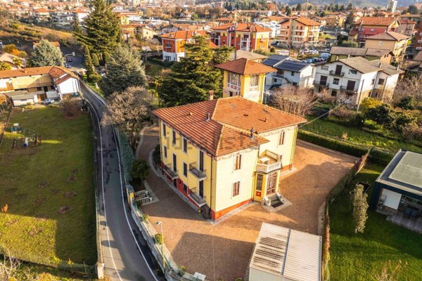 casa indipendente in vendita ad Almè
