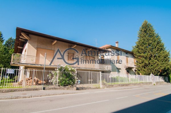 casa indipendente in vendita ad Almè