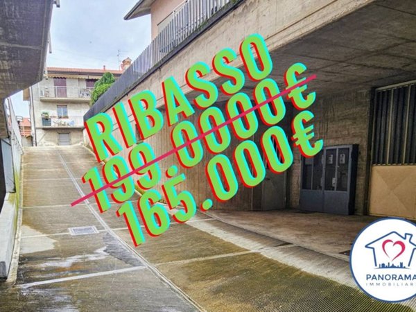 locale commerciale in vendita ad Almè