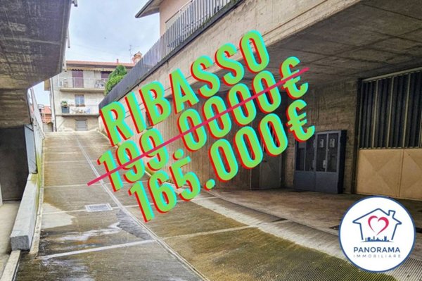 locale commerciale in vendita ad Almè